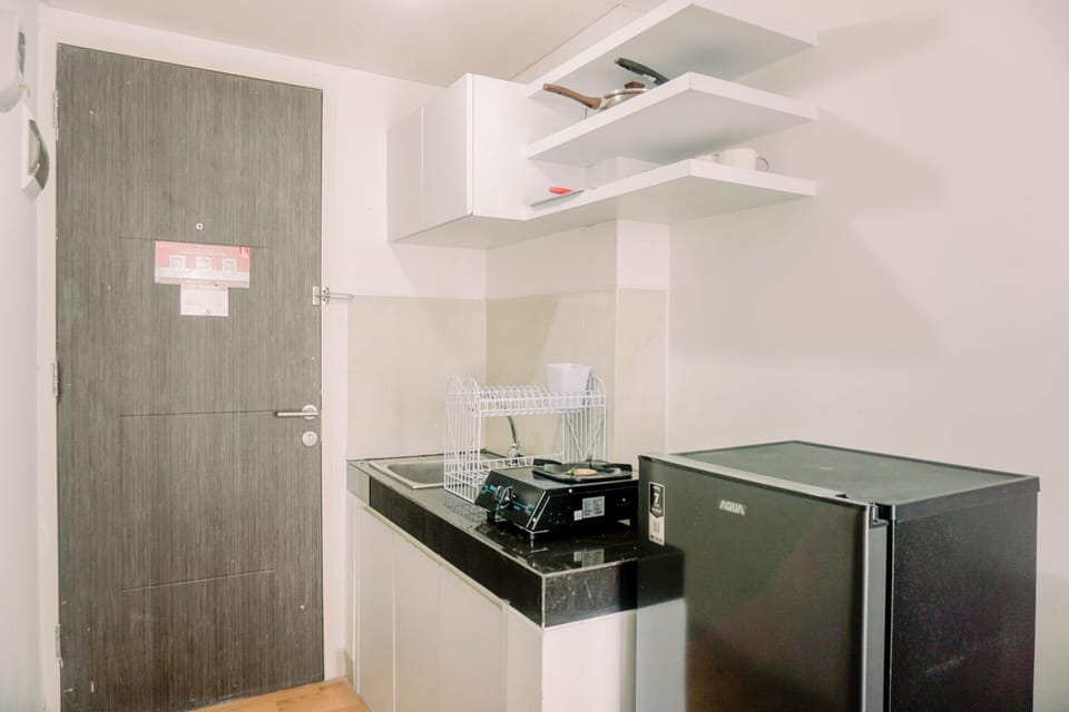 Apartment | Private kitchen | Full-size fridge, stovetop, rice cooker, cookware/dishes/utensils