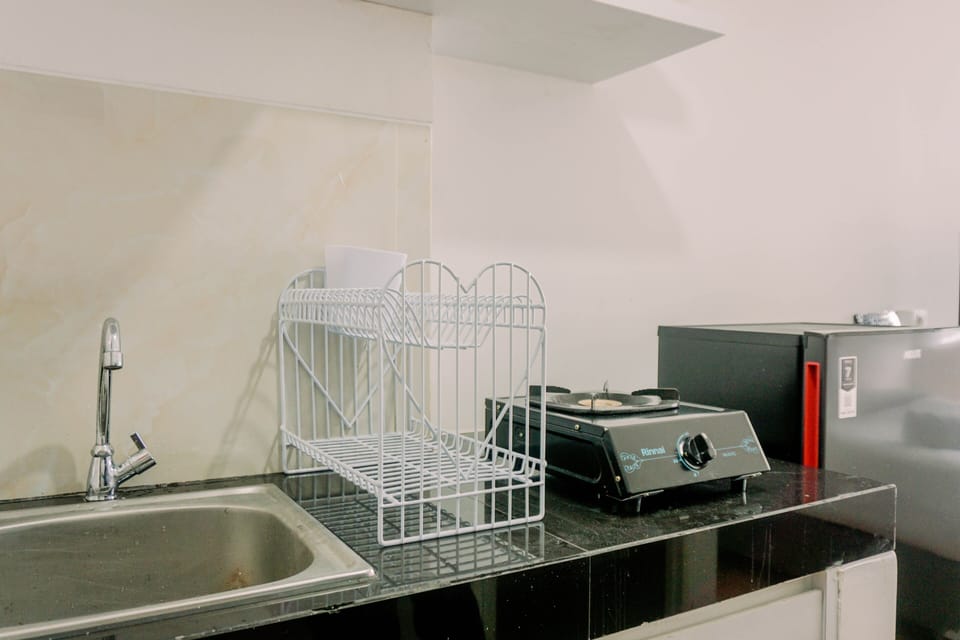 Apartment | Private kitchen | Full-size fridge, stovetop, rice cooker, cookware/dishes/utensils
