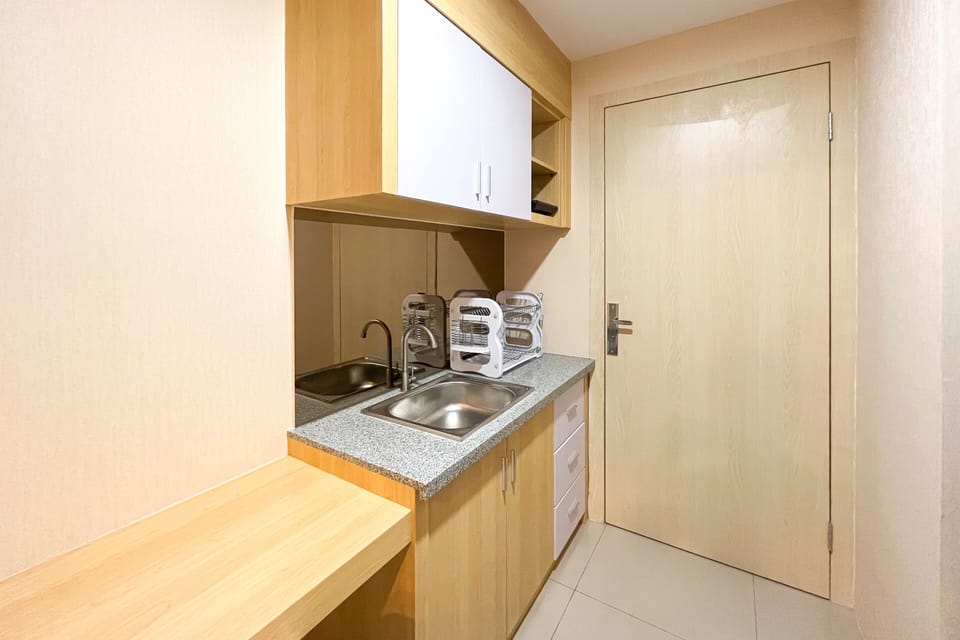 Apartment | Private kitchen | Full-size fridge, stovetop, rice cooker, cookware/dishes/utensils