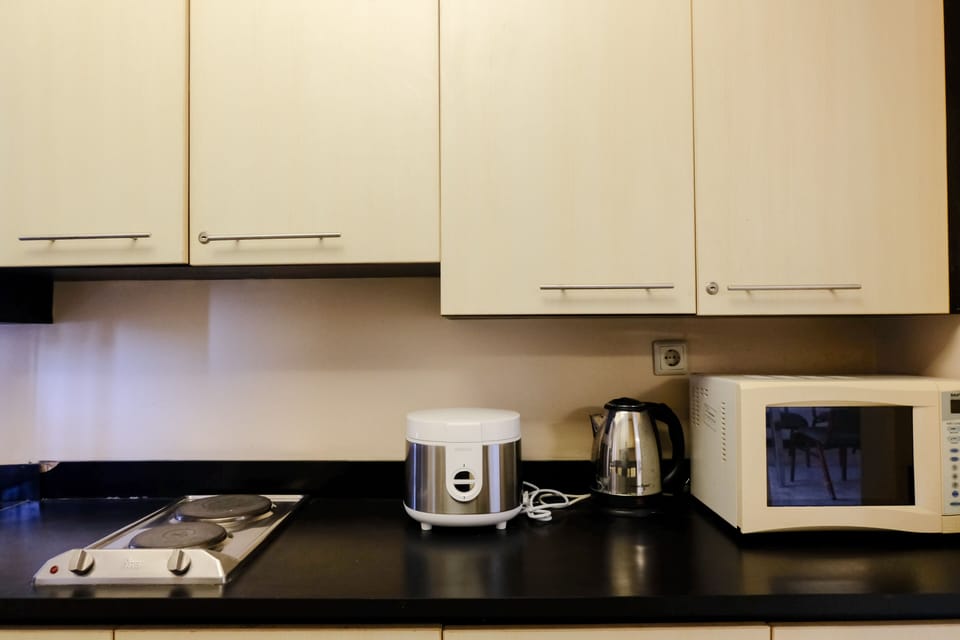 Apartment | Private kitchen | Full-size fridge, stovetop, rice cooker, cookware/dishes/utensils