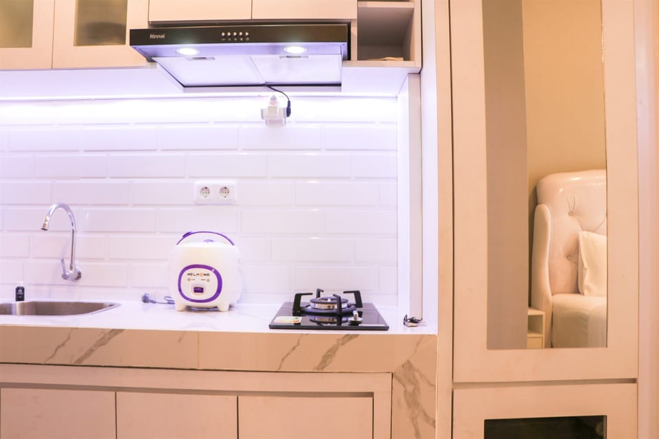Apartment | Private kitchen | Full-size fridge, stovetop, rice cooker, cookware/dishes/utensils