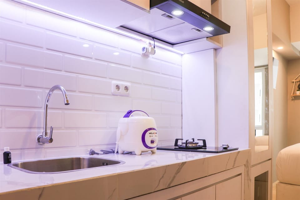 Apartment | Private kitchen | Full-size fridge, stovetop, rice cooker, cookware/dishes/utensils
