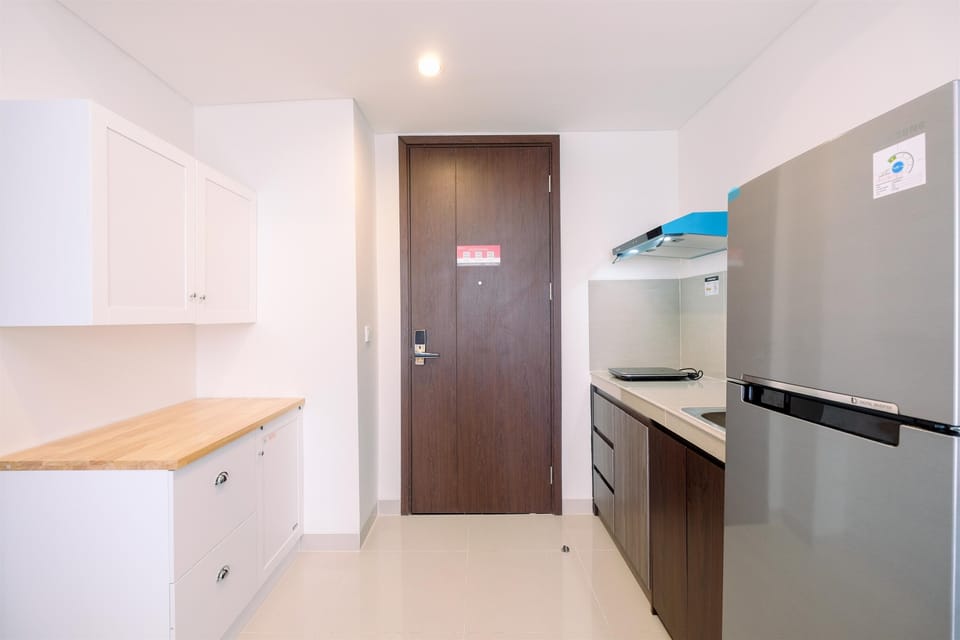 Apartment | Private kitchen | Full-size fridge, stovetop, rice cooker, cookware/dishes/utensils