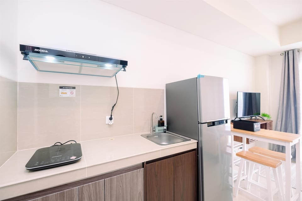 Apartment | Private kitchen | Full-size fridge, stovetop, rice cooker, cookware/dishes/utensils
