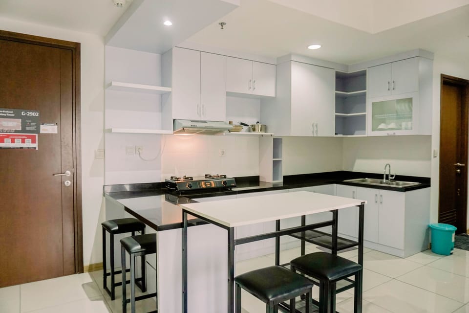 Apartment | Private kitchen | Full-size fridge, stovetop