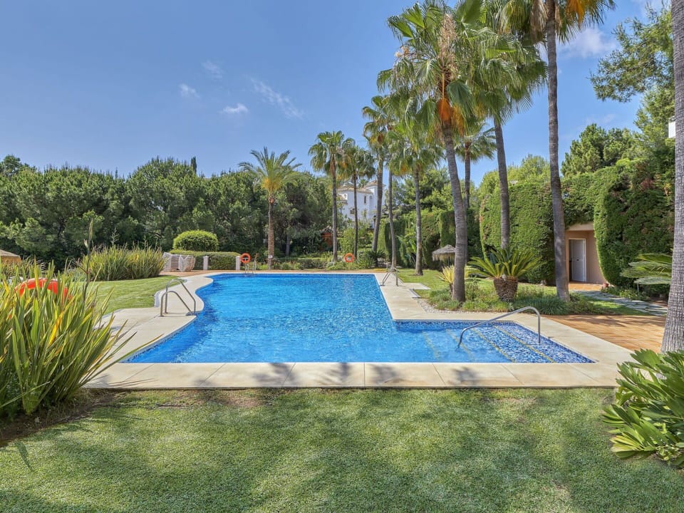 Plant, Sky, Water, Swimming Pool, Tree, Leisure, Arecales, Residential Area, Landscape, Grass