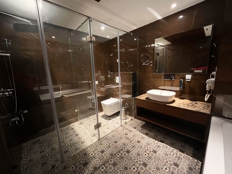 Junior Suite | Egyptian cotton sheets, premium bedding, Select Comfort beds, minibar