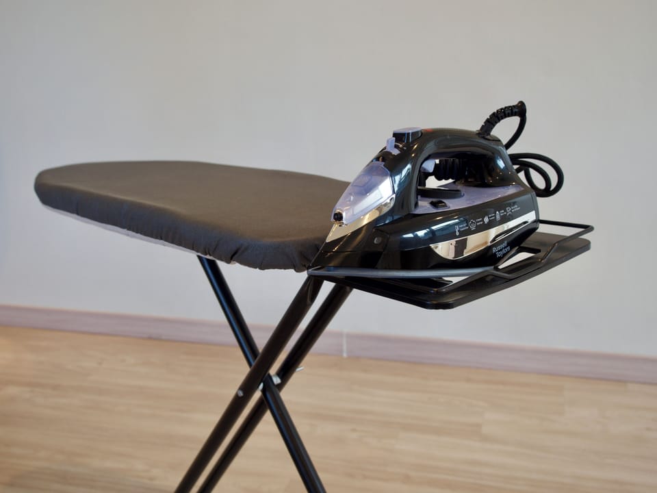 Iron/ironing board