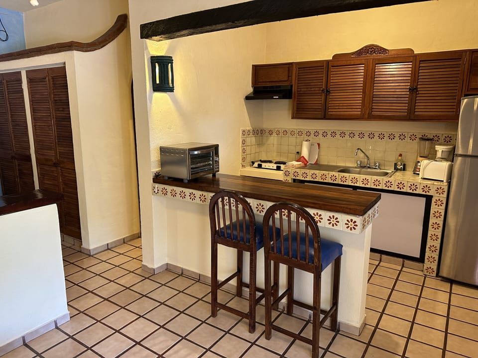 Full-size fridge, microwave, stovetop, toaster