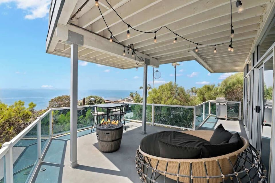 Breathtaking ocean views and a cozy setup to match—this round wicker chair and bar table set are made for moments of relaxation on the wraparound balcony. The perfect place to watch the waves and enjoy the breeze. 