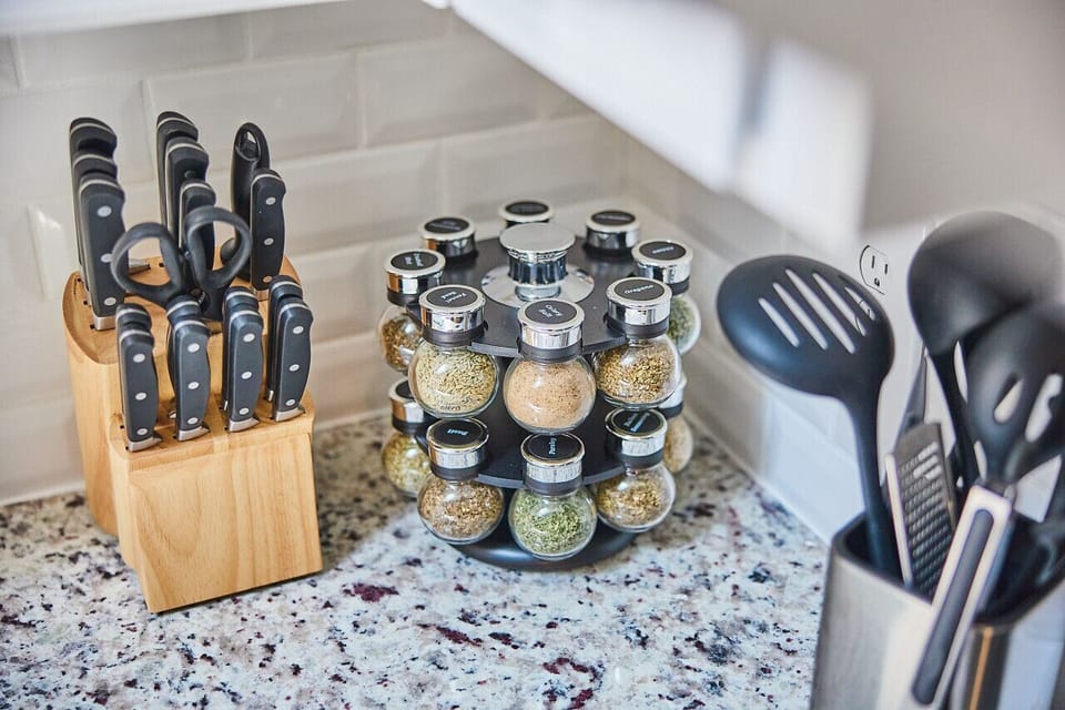 Fully equipped kitchen.