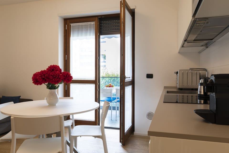 Deluxe Apartment | Living room | 50-inch flat-screen TV with digital channels, TV