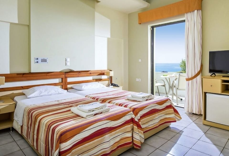 Classic Double or Twin Room, 1 Bedroom | Individually furnished, desk, laptop workspace, soundproofing