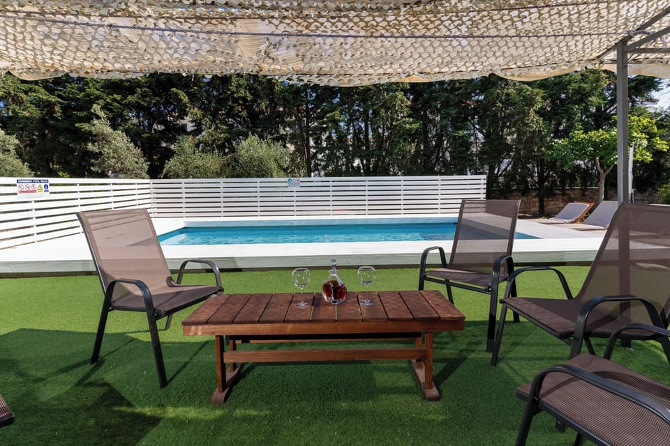 sitting area