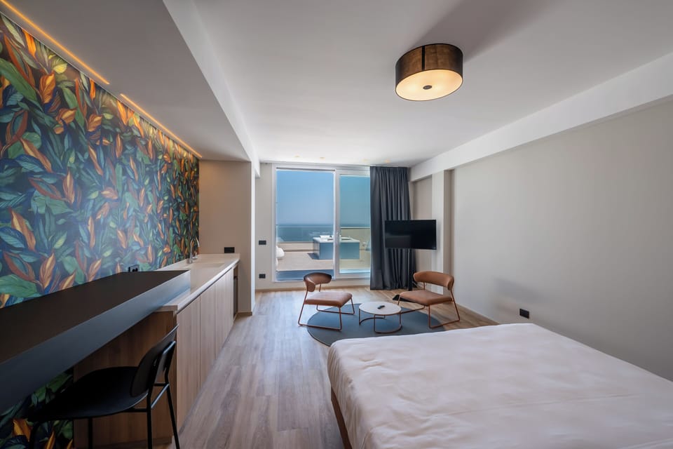 Panoramic Suite with Terrace and hot tub | Down comforters, minibar, in-room safe, individually decorated