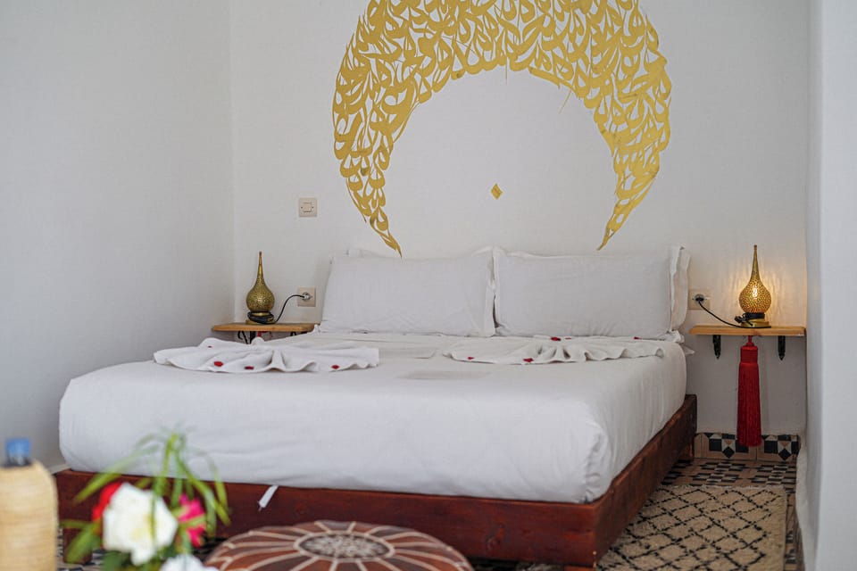 Free WiFi, bed sheets