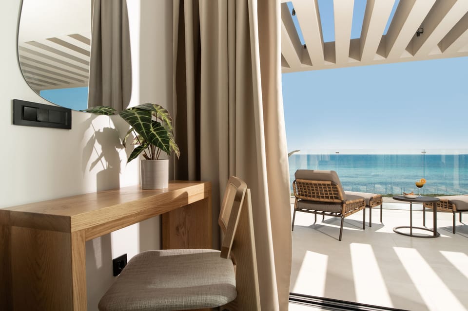Dressing table & iconic balcony settings.