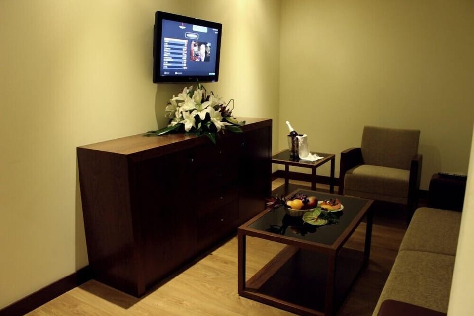Studio Suite | Living area | LCD TV