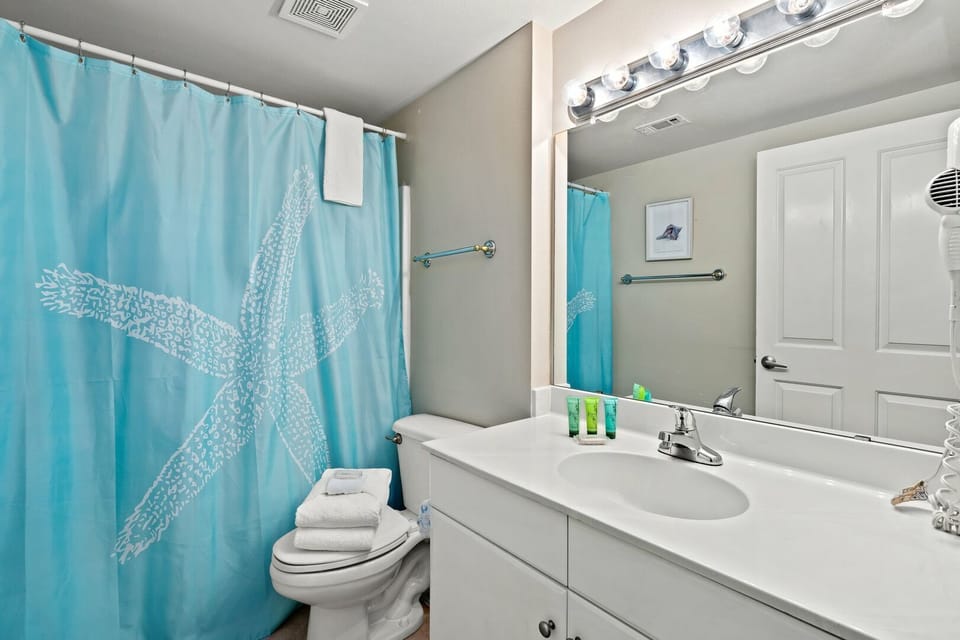 Queen Bedroom Full Bathroom - Clean Linens provided