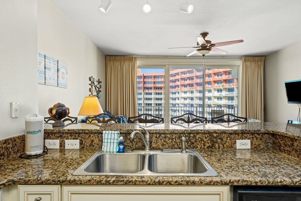 Full Equipped Kitchen - Bar Seating - Enjoy a cup of coffee with a view