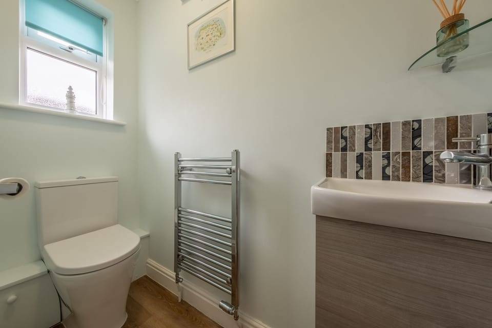 Ground floor: Cloakroom
