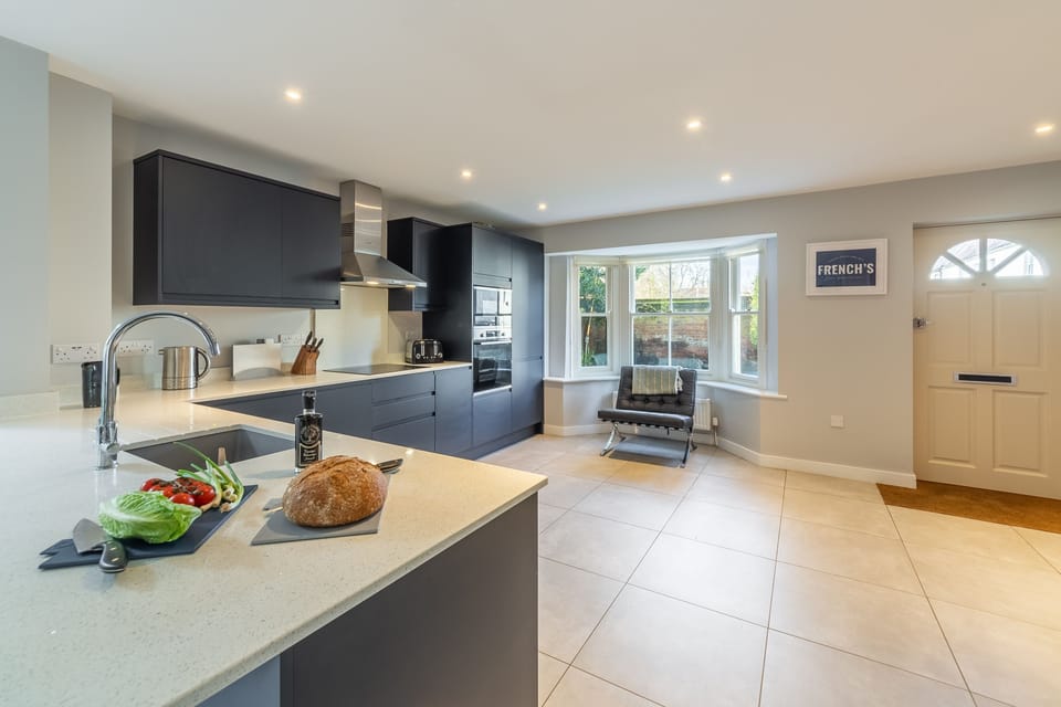 Ground floor: Gorgeous modern kitchen