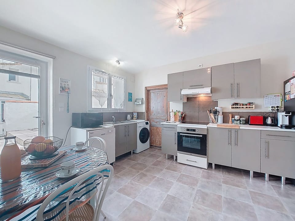 Kitchen / Dining Room