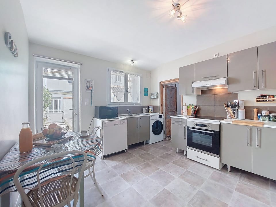 Kitchen / Dining Room
