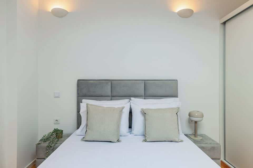 Comfort House | Hypo-allergenic bedding, desk, laptop workspace, blackout drapes