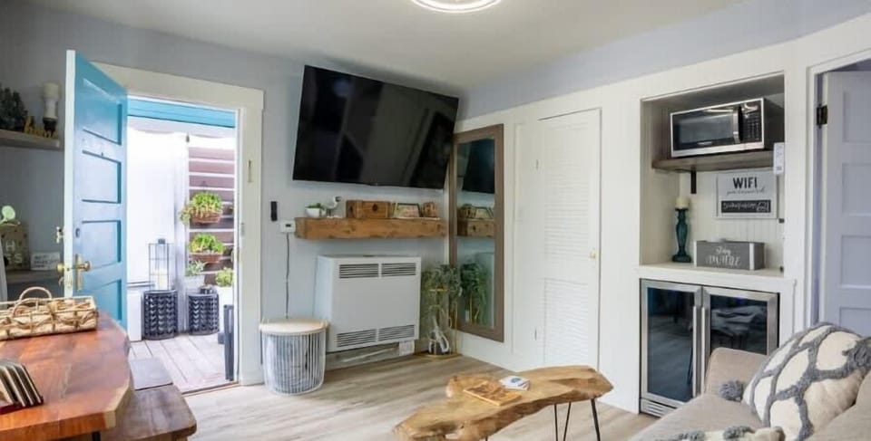 Welcome to your cozy home away from home!  Located in the heart of Capitola village and just a short walk from the sand.