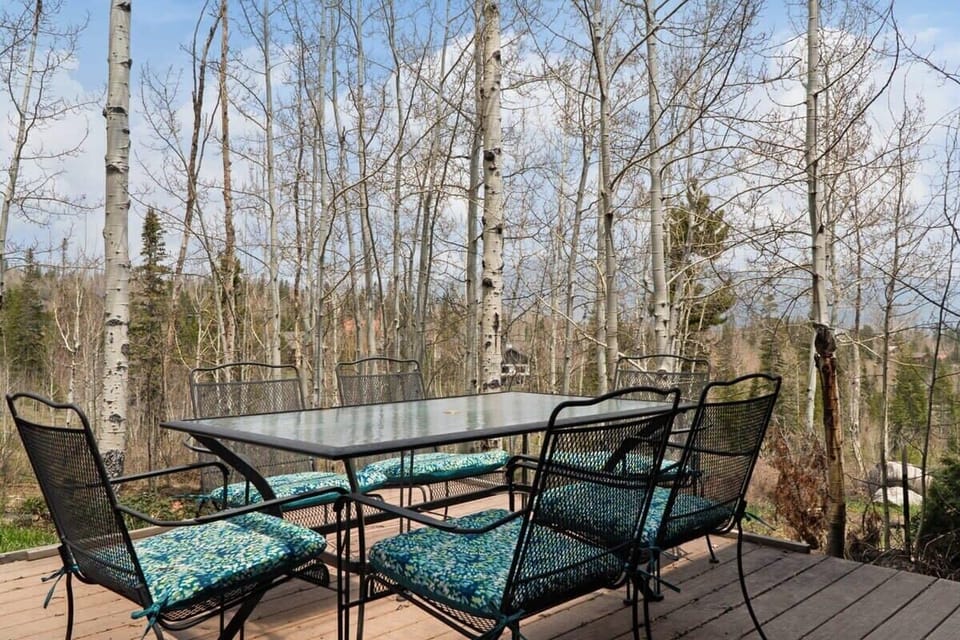 The back deck includes a patio dining set with seating for 6 so you can enjoy sitting outside and taking in the tranquil scenery while dining alfresco.