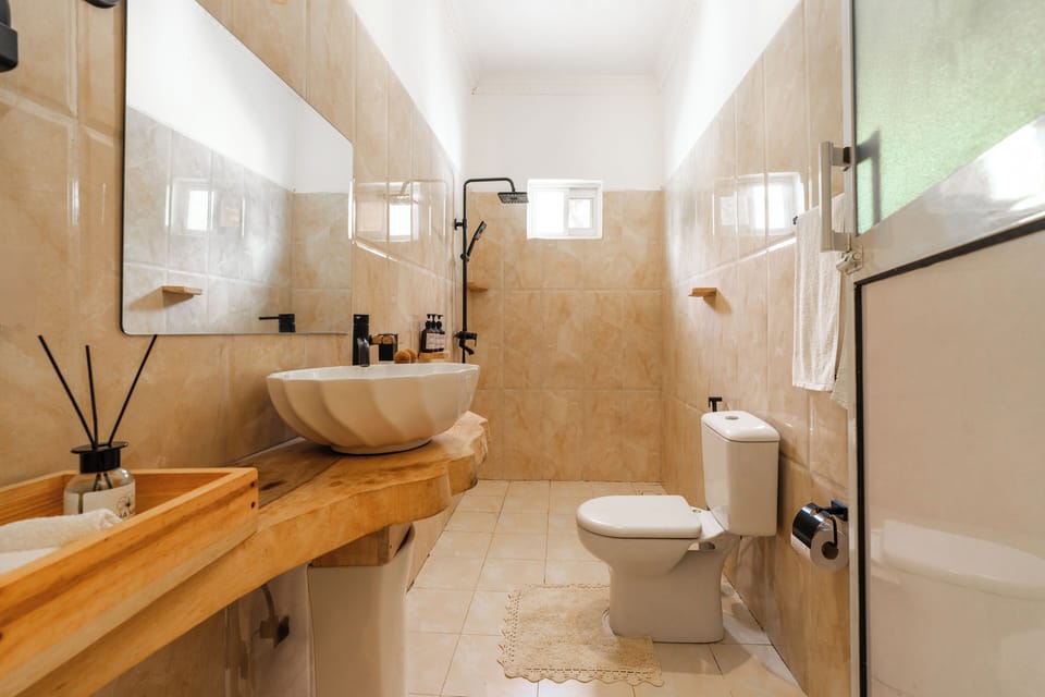 Shower, free toiletries, towels, soap