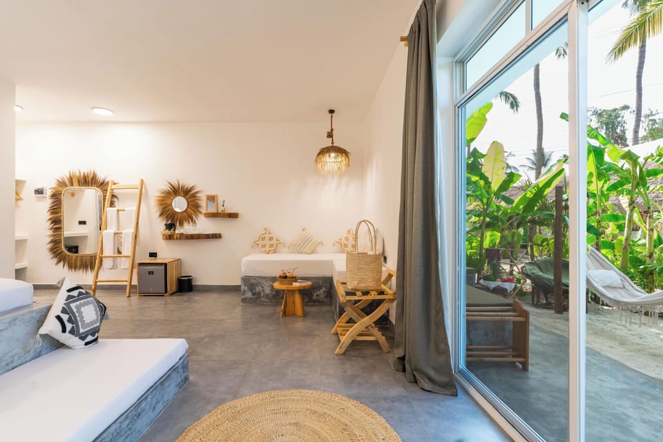 Premium Double Room | Minibar, in-room safe, blackout drapes, WiFi (free)