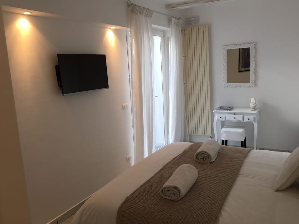 Superior Double Room | Egyptian cotton sheets, premium bedding, down comforters, minibar