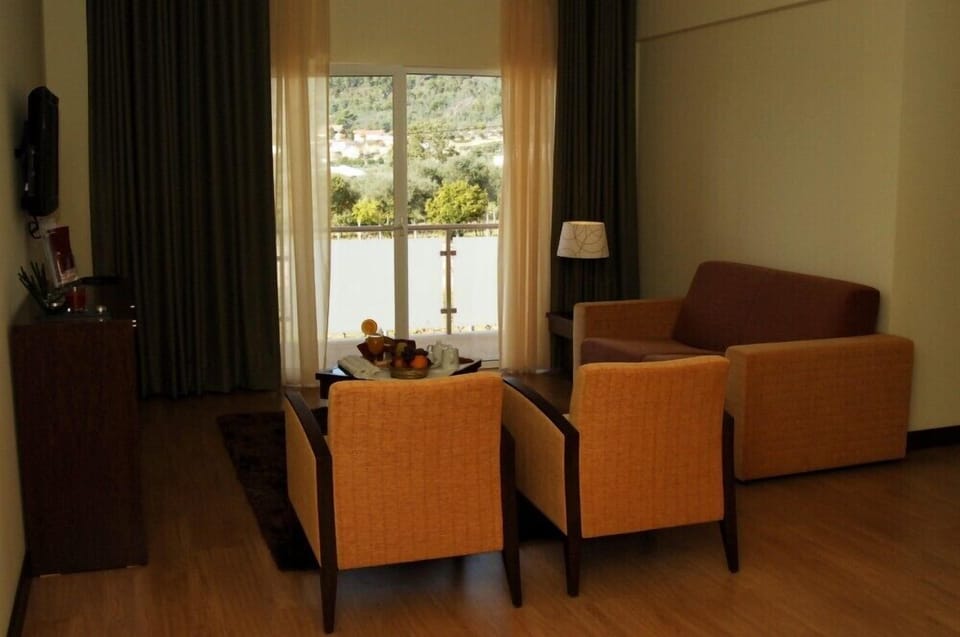 Suite | Living area | 32-inch LCD TV with cable channels, TV