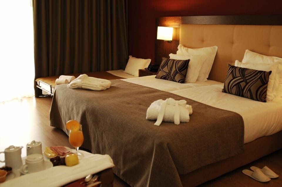 Twin Room (Single Use) | Room service - dining