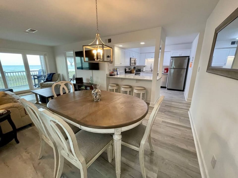 Dinning area seats 10 comfortably,  7 at the table and 3 at the peninsula.  We also have a high chair available for the little one.