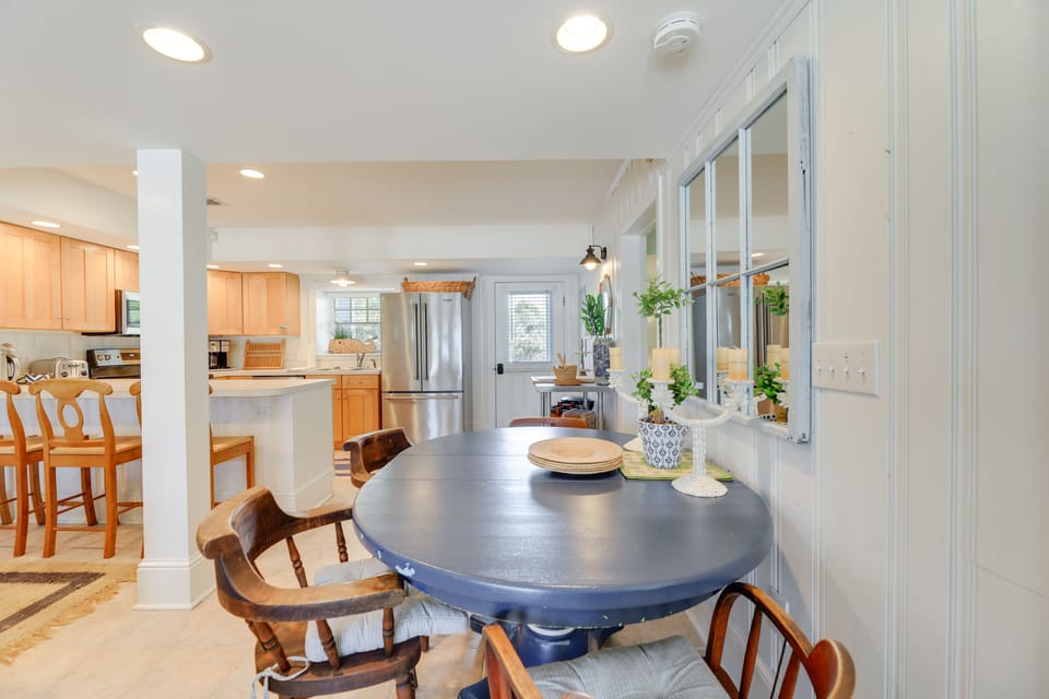 Dining Area | Dishware/Flatware | Trash Bags/Paper Towels