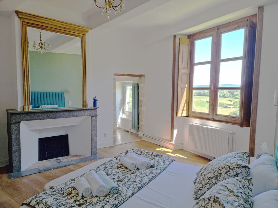 Twin Room, Ensuite (Chambre Crémaillère ) | 1 bedroom, individually decorated, individually furnished