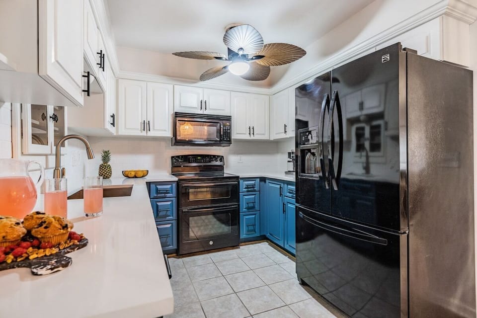 Kitchen has all you need to fix a feast! We also provide a Keurig, French Press, toaster, electric kettle and a NutriBullet for use during your stay.