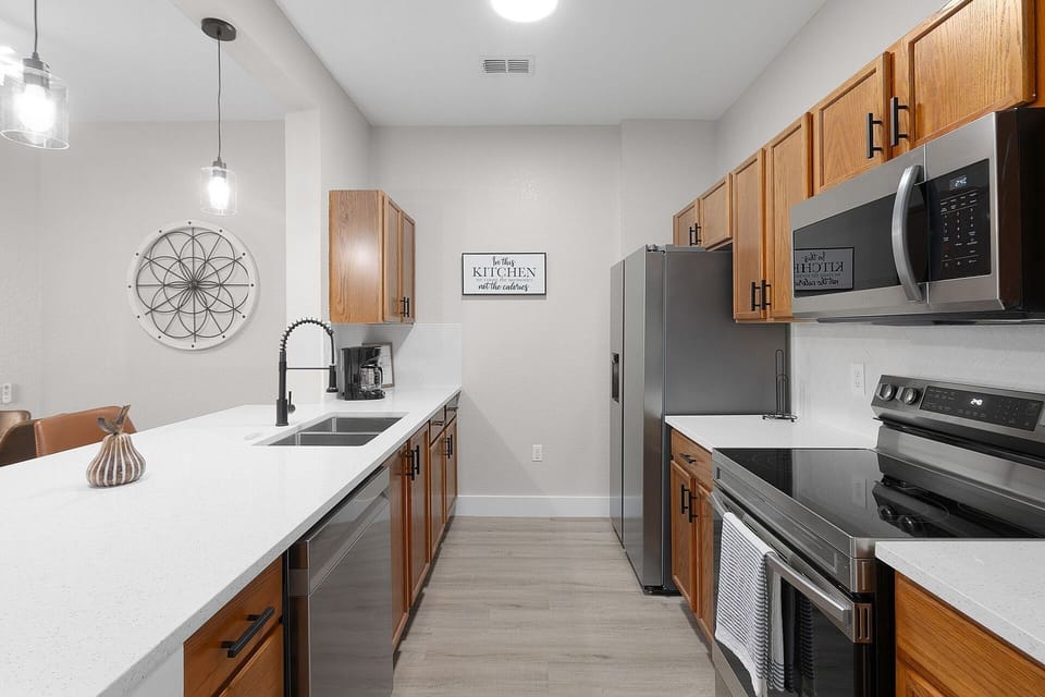 Fully stocked kitchen - Mickey's Dreamland Retreat