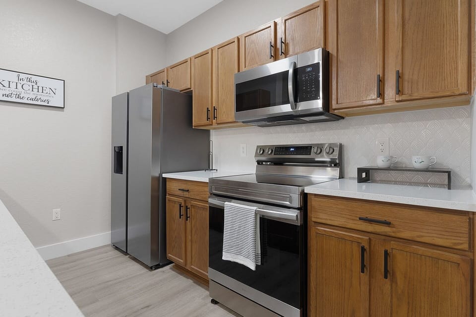 Stainless steel appliances - Mickey's Dreamland Retreat