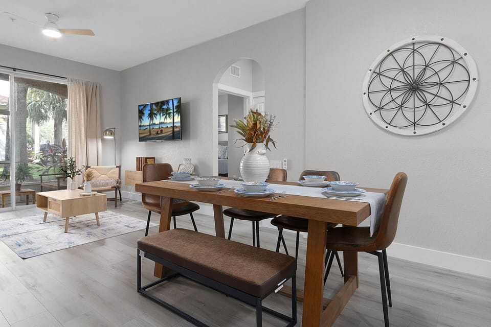 Dining area with seating for 6 - Mickey's Dreamland Retreat 