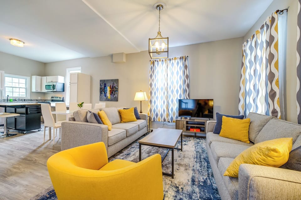 Living Room | 2-Story House | In-Unit Laundry | 9 Mi to Wrightsville Beach