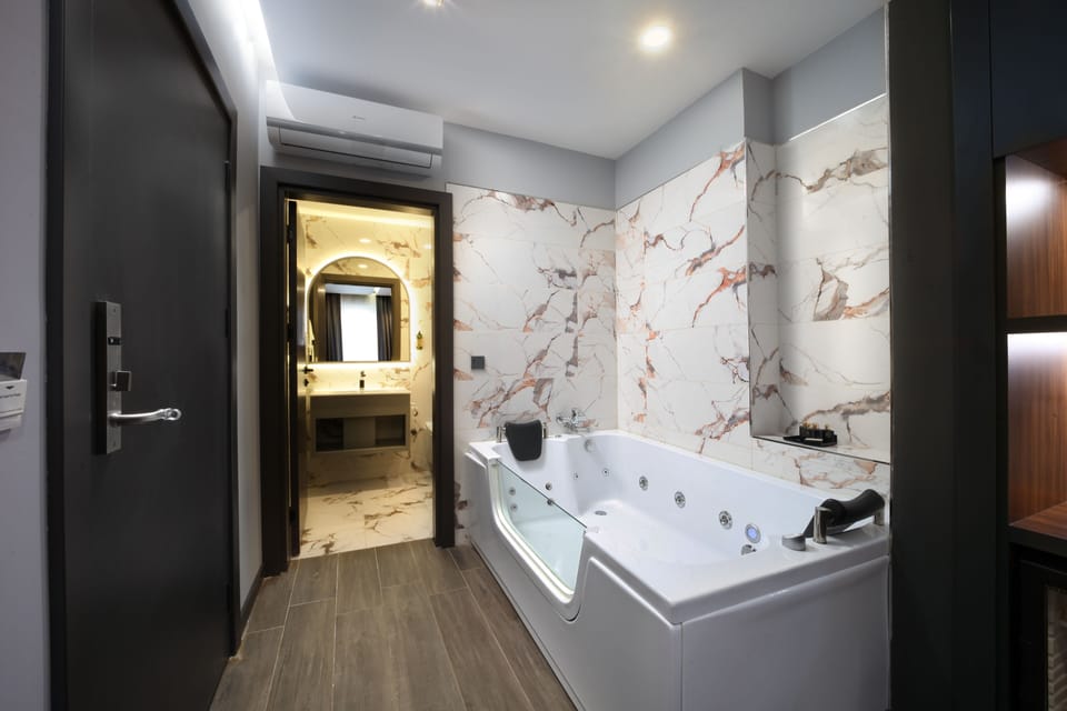 Exclusive Suite | Soundproofing, free WiFi, bed sheets