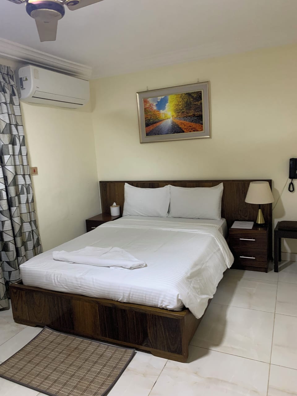 Basic Double Room | Desk, laptop workspace, iron/ironing board, WiFi (free)