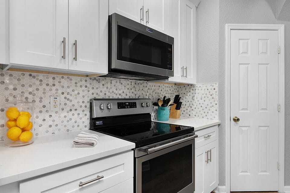Stainless steel appliances - Sunny Rays Escape