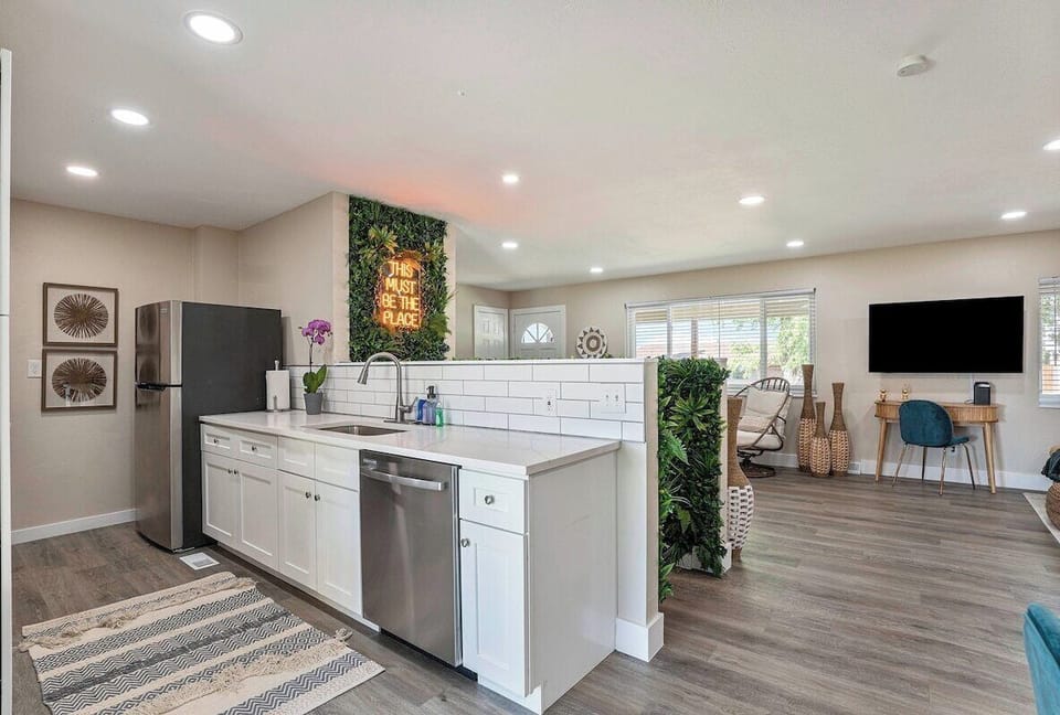 Kitchen with provided refrigerator, dhiswasher, and sink