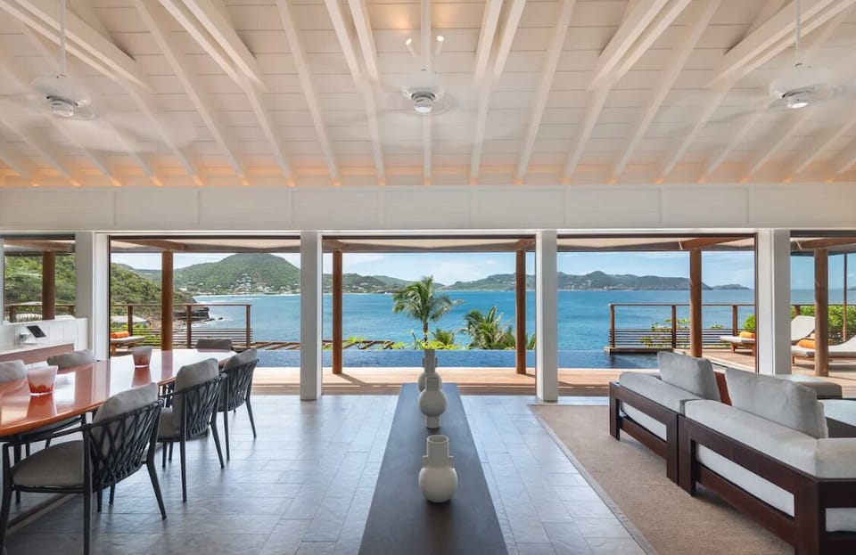Villa (Pinta) | Living area | Plasma TV, DVD player, offices