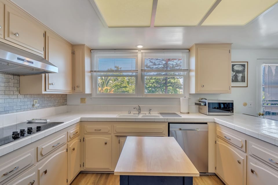 Fully stocked kitchen with bar stool seating